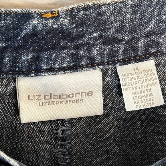 WOMENS SIZE 14 WAIST 31 LIZWEAR BLUE PLEATED FRONT DENIM JEAN SHORTS - Picture 2 of 3